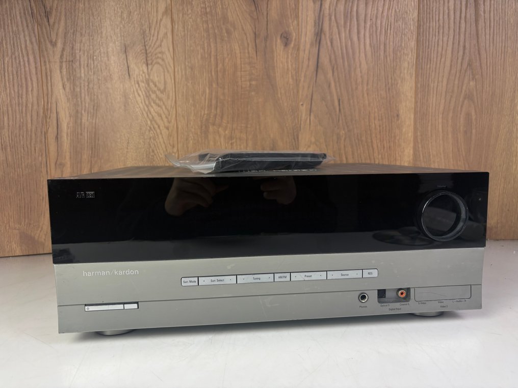 Harman Kardon - AVR-137 - Solid state multi-channel receiver #1.0