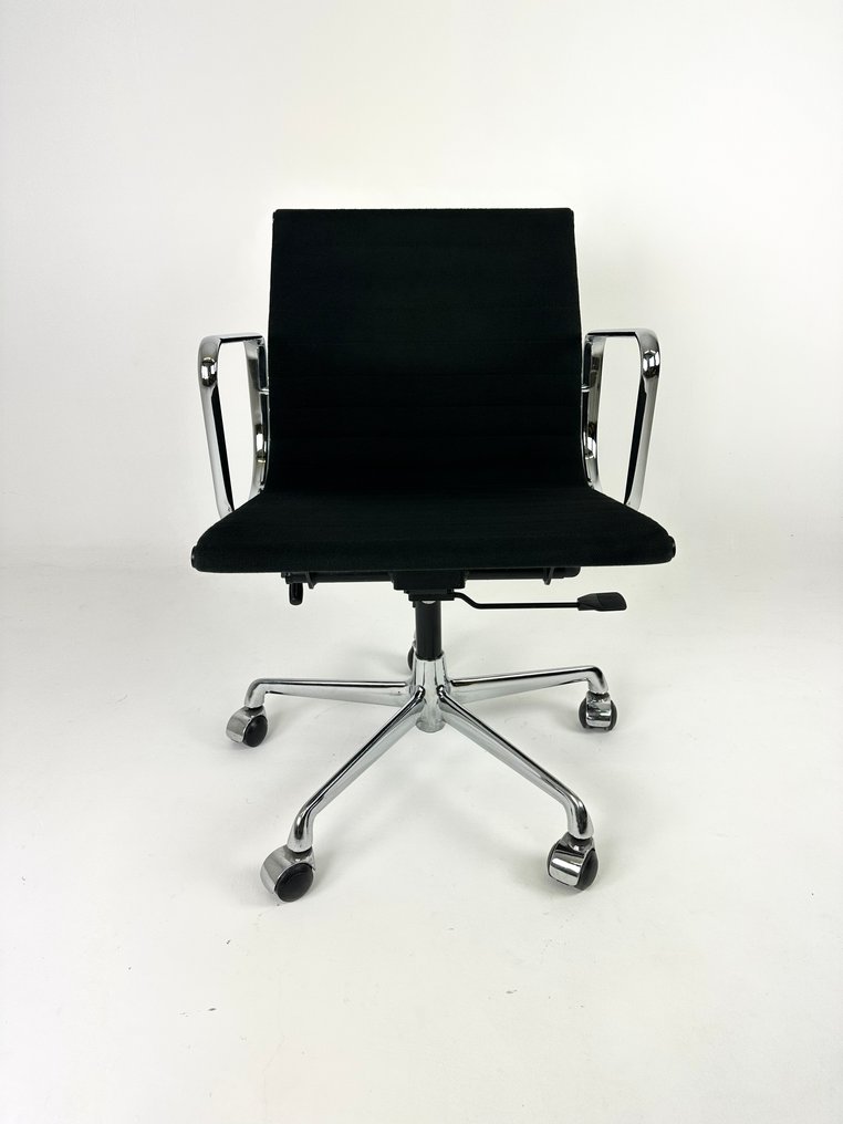 ICF - Charles & Ray Eames - 办公椅 - EA118 - 铝 #1.0