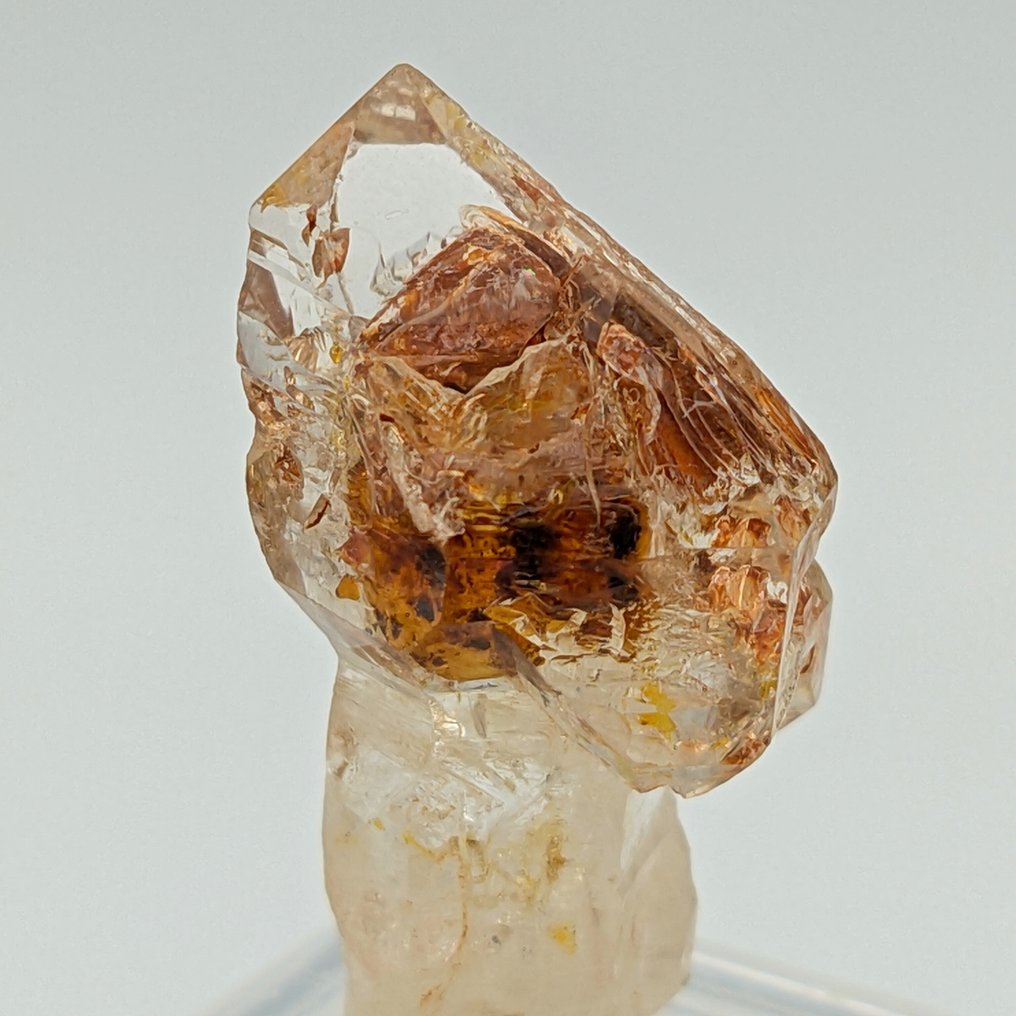 FLUORESCENT QUARTZ SCETTRO with PETROLEUM, Super rare Crystals on matrix - Height: 35 mm - Width: 20 mm- 9 g #1.0