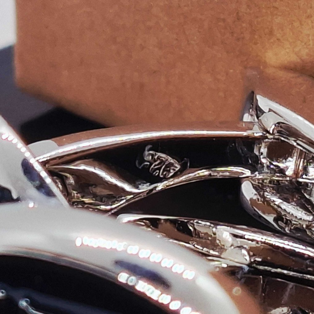 Laminert sølv (925). Håndsmaltet. - Mansjettknapper - Maserati. #1.0