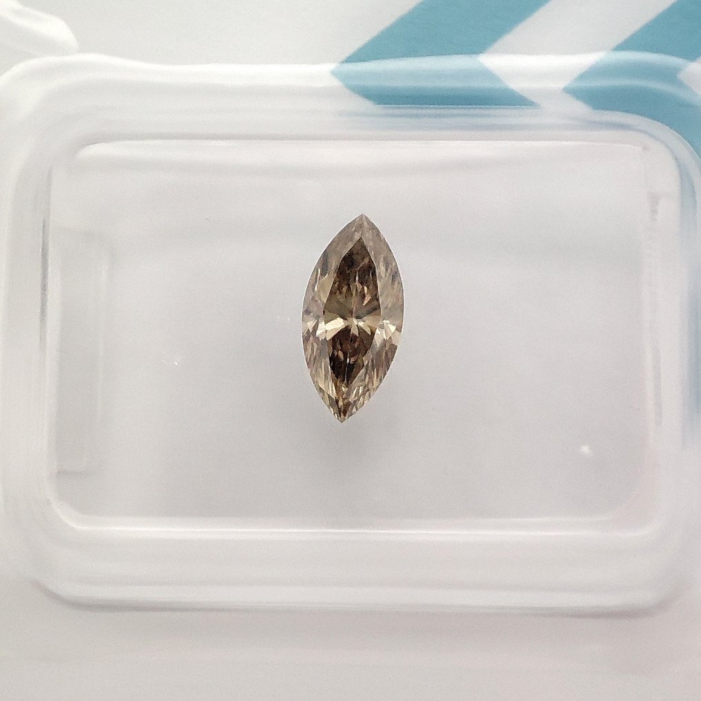 χωρίς τιμή ασφαλείας - 1 pcs Διαμάντι (Φυσικού χρώματος) - 0.54 ct - Μαρκησία - Fancy Κιτρινωπό Καφέ - SI2 - International Gemological Institute (IGI) #1.0
