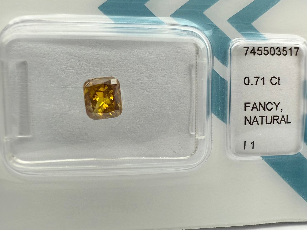 No Reserve Price - 1 pcs Diamond  (Natural coloured)  - 0.71 ct - Cushion - Fancy deep Yellow Orange - I1 - International Gemological Institute (IGI) #1.0