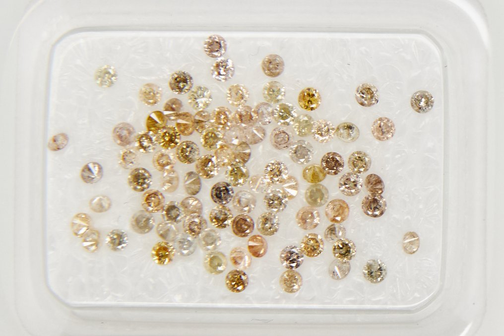 Sin Precio de Reserva - 88 pcs Diamante (Color tratado) - 0.92 ct - Redondo - I1, I2, I3 - Gem Report Antwerp (GRA) #4.3