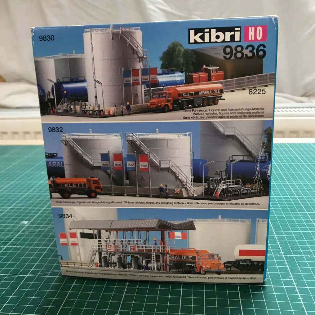 Kibri H0 - 9836 / 9830 - 9832 - 9834 - Modellvonat terepasztal (3) - Set MIRO Tankanlage mit Abfüllstation, csomagolás és kezelési útmutatók jelen vannak, a doboz enyhe - MIRO #3.2