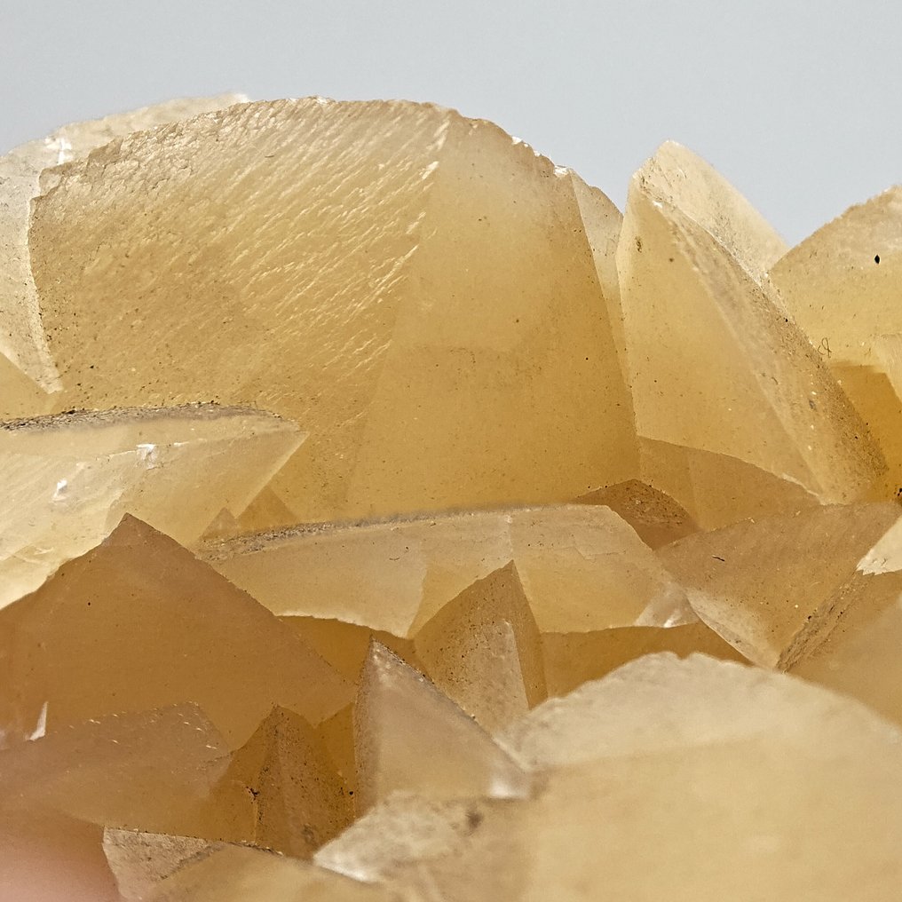 Yellow Calcite aesthetic with ghosts, Italy Crystals on matrix - Height: 93 mm - Width: 72 mm- 158 g #4.3
