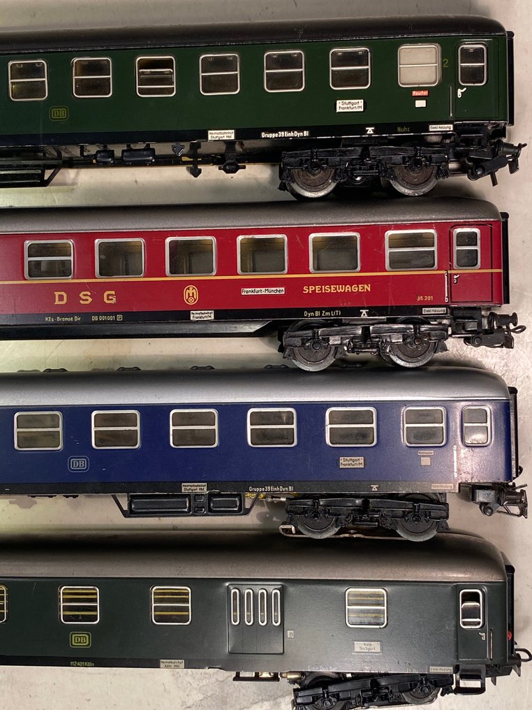 Märklin H0 - 4022/4024/4032/4044 - Επιβατικό τρένο μοντελισμού (4) - Κλαστικό σετ από μεταλλικά τρέινερ D με φωτισμό κλεισίματος. - DB #4.3