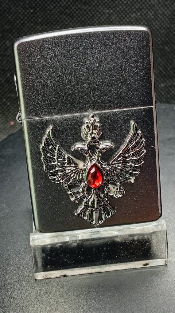 Zippo White Frost - Doppelkopfadler 3 D / silber-rot - Sem preço de reserva - Isqueiro de bolso - Latão, Aço #1.0