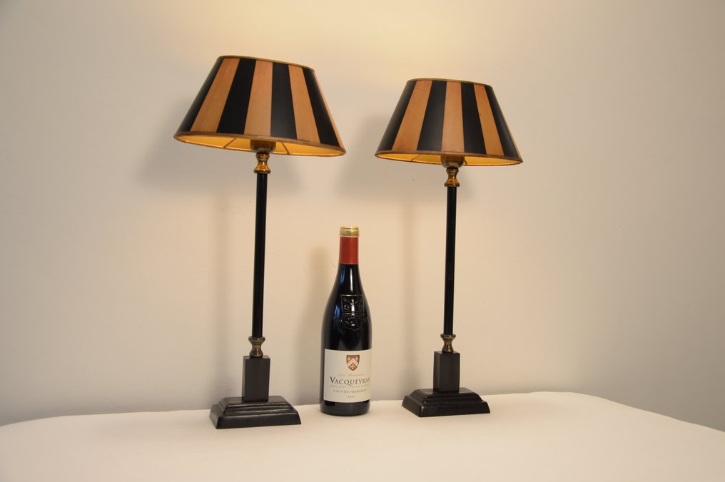 Bordlampe (2) - Et par neoklassiske bordlamper. - Metall, Messing #3.2