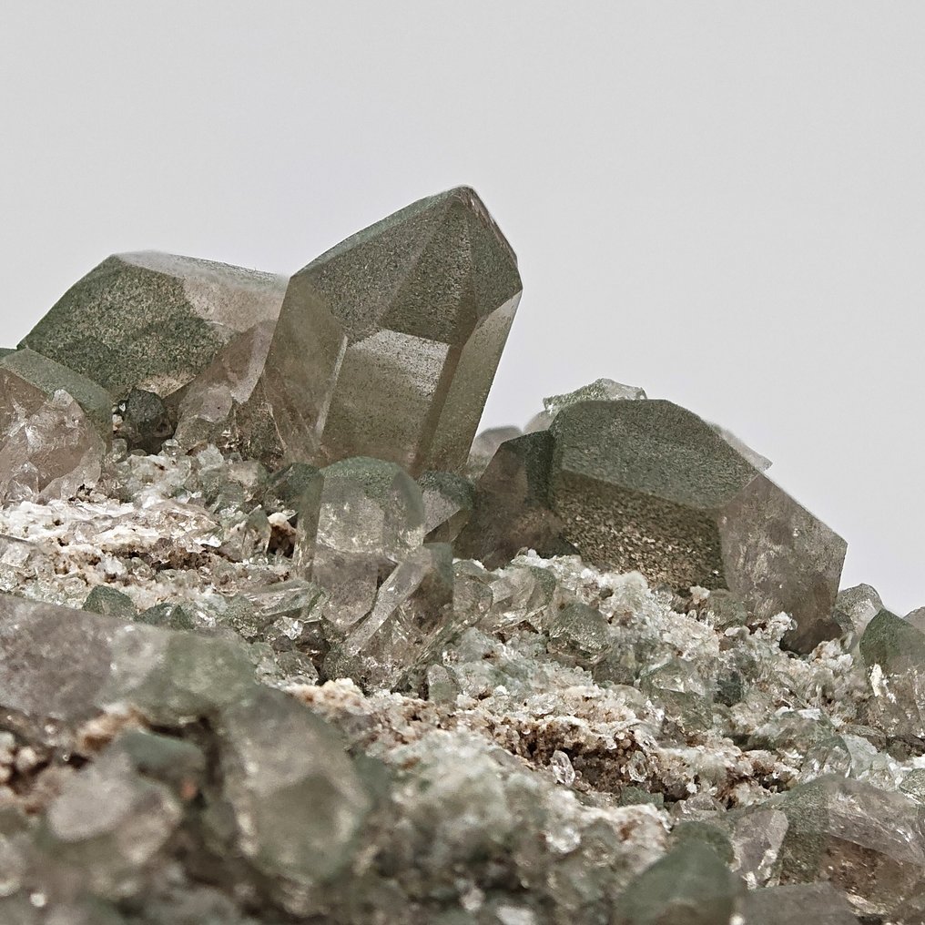 Grosso Cluster di QUARZO con CLORITE VERDE, Svizzera Cristalli su matrice - Altezza: 157 mm - Larghezza: 108 mm- 454 g #1.0