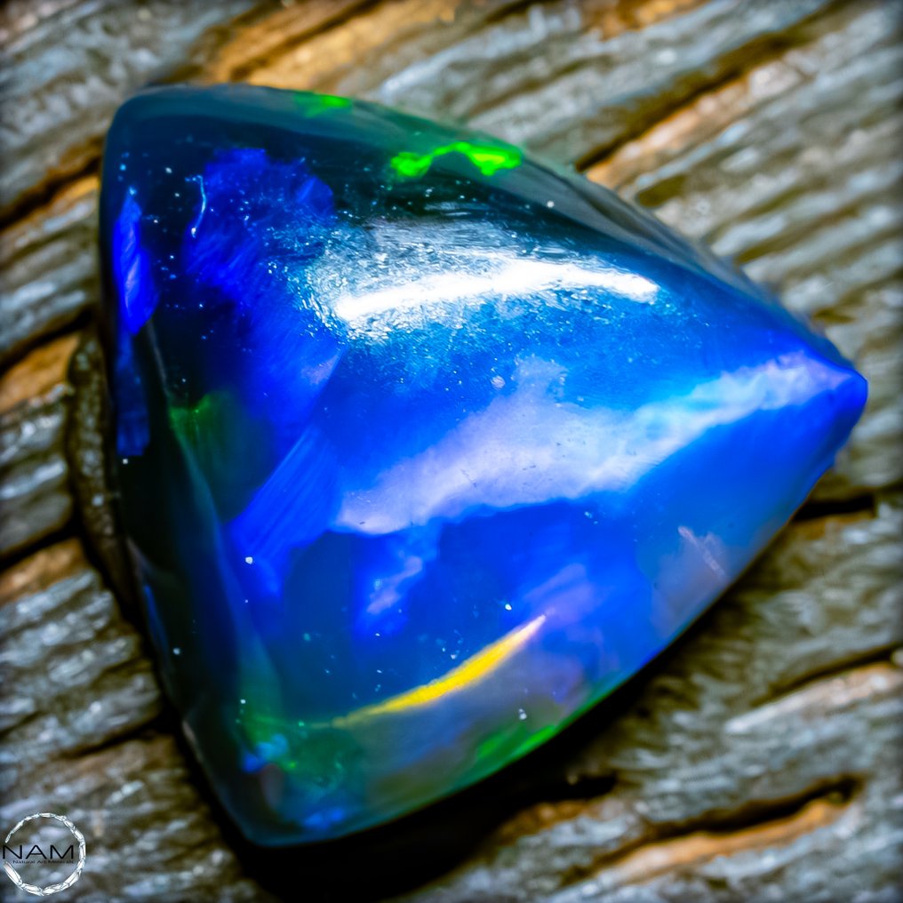 First Quality AAA+++ Black Opal Cabochon 0,95ct- 0.19 g #3.2