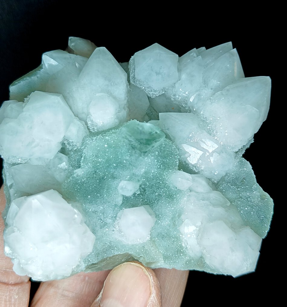 Fluorite Green Crystal with Quartz Crown - Height: 8 cm - Width: 7 cm- 261 g #1.0
