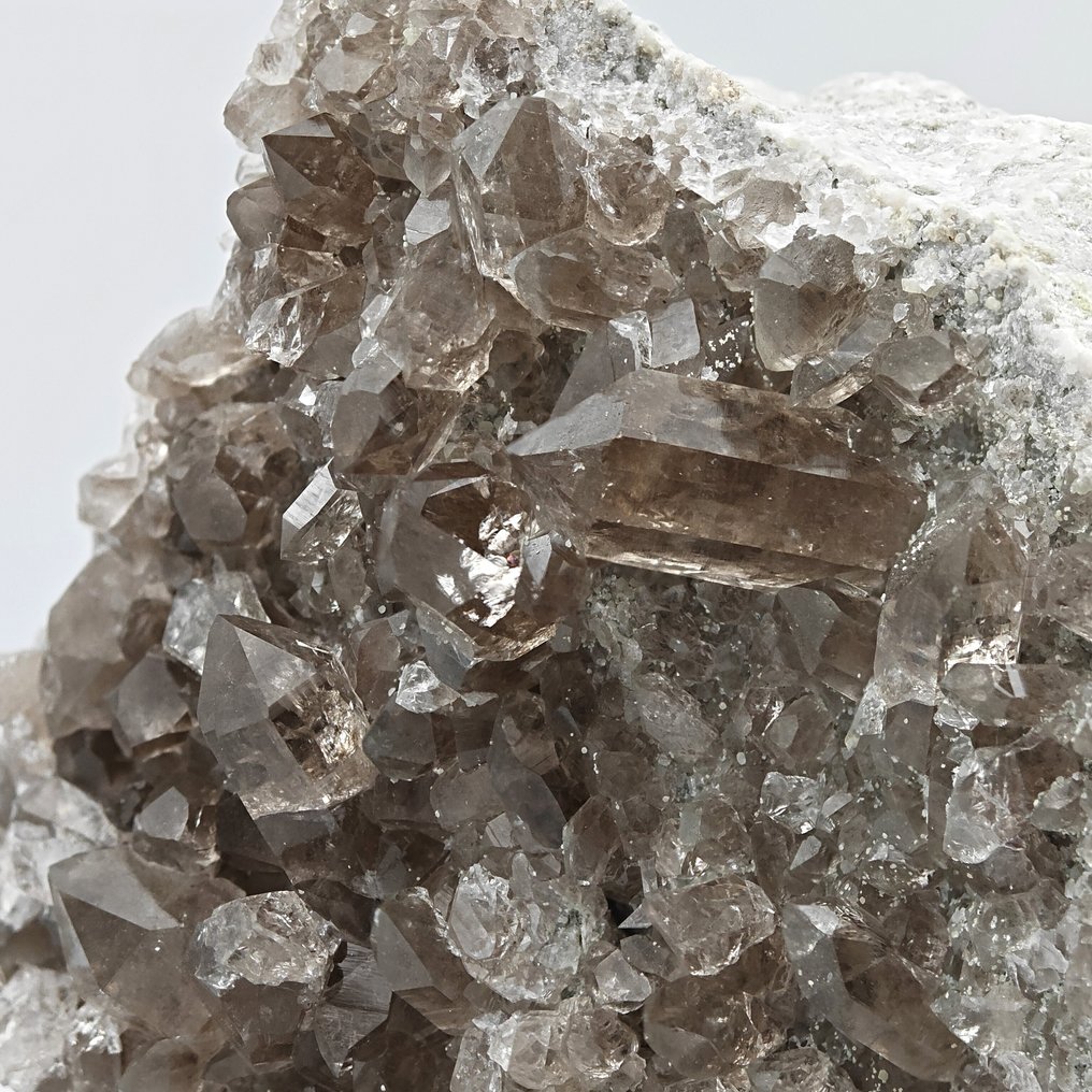 QUARZO FUMÈ, Colore intenso, Svizzera! Cristalli su matrice - Altezza: 146 mm - Larghezza: 100 mm- 817 g #4.3