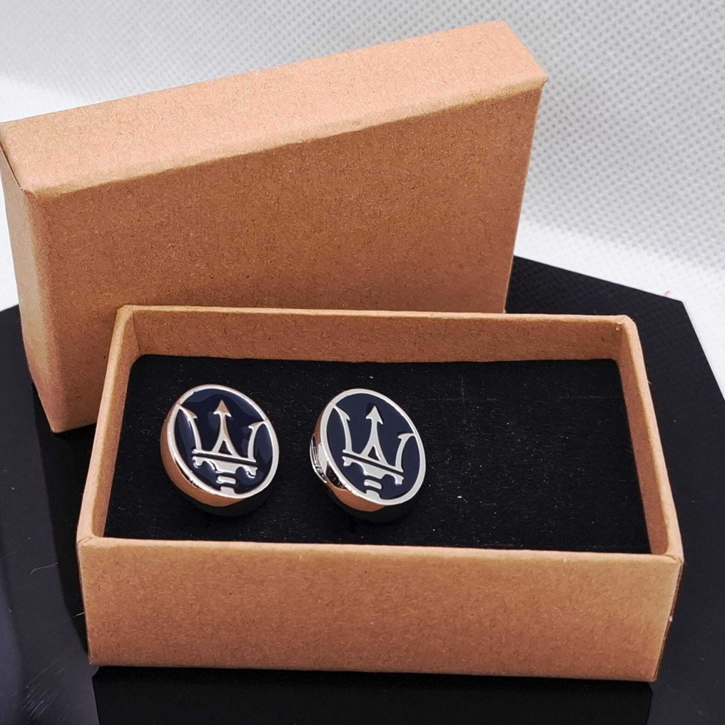 Laminert sølv (925). Håndsmaltet. - Mansjettknapper - Maserati. #4.3