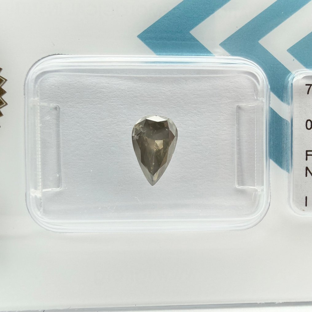沒有保留價 - 1 pcs 鑽石  (天然彩色)  - 0.72 ct - 梨形 - Fancy deep 淡綠色 灰色 - I1 - 國際寶石學院（International Gemological Institute (IGI)） #3.2