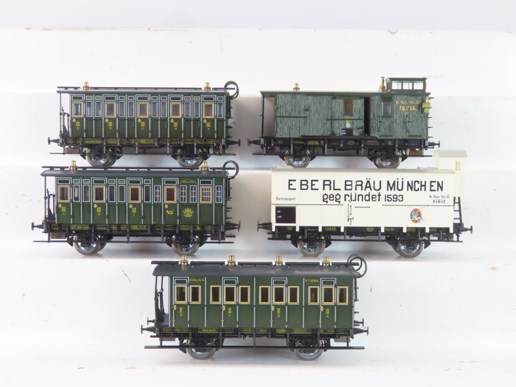 Märklin H0 - 43982 - Set di carrozze passeggeri di modellini di treni (1) - Set di 5 carrozze passeggeri con vetture a due assi di seconda e terza classe, inclusa una carrozza - K.Bay.Sts.B #1.0