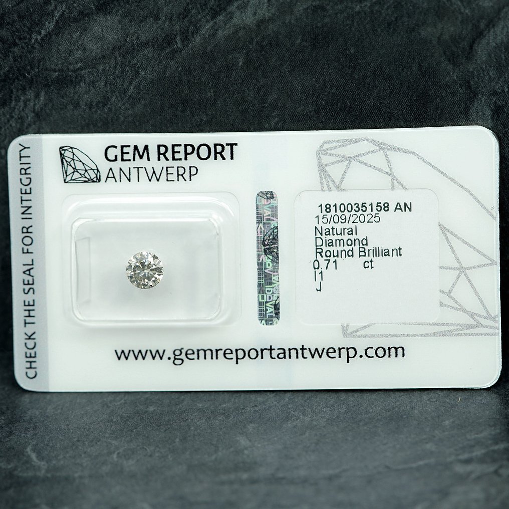 1 pcs 鑽石  (天然)  - 0.71 ct - 圓形 - J(極微黃、從正面看是亮白色) - I1 - Gem Report Antwerp (GRA) #1.0