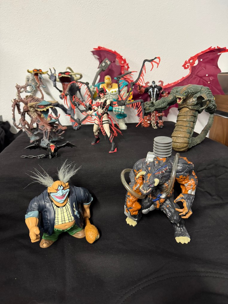 McFarlane Toys, / Todd McFarlane Productions - Statuetta (10) - Gomma, Plastica #1.0