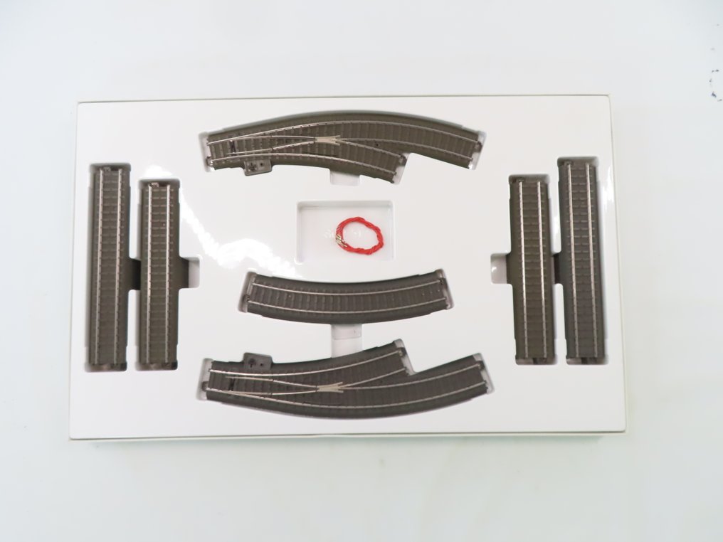 Märklin H0轨 - 24903 - 模型火车车轨 (1) - 18件套C3扩展套装，配有弯曲/直线轨道件及带弯曲的手动转辙器（左/右）。 #1.0