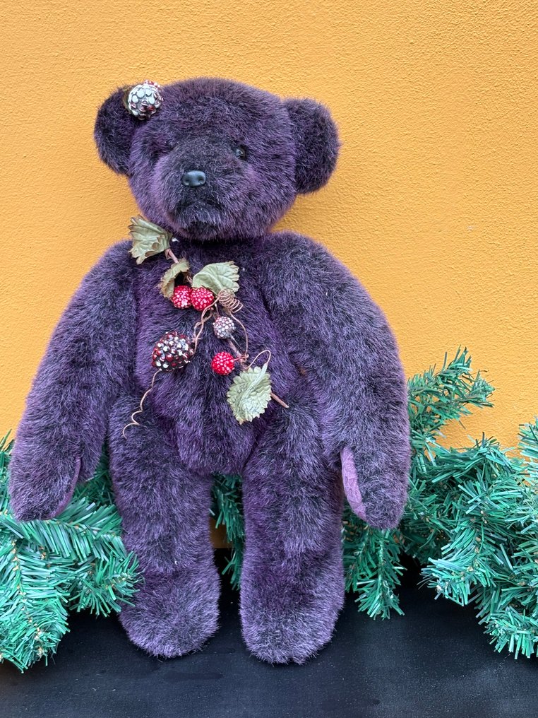 Engelse Teddybeer in aubergine kleur met bosvruchten - Teddy bear - 1990-2000 - U.K. #4.3
