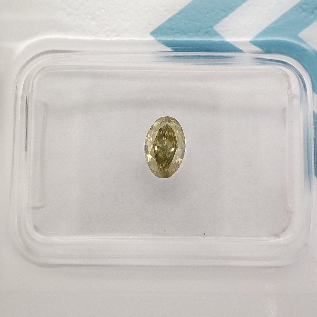 Sans Prix de Réserve - 1 pcs Diamant (Couleur naturelle) - 0.37 ct - Oval - Fancy Vert Jaune - SI1 - International Gemological Institute (IGI) #1.0