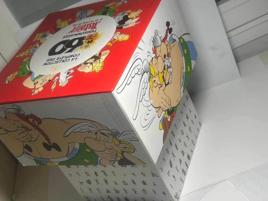 Asterix - 60 figuras + Caja - Asterix #1.0