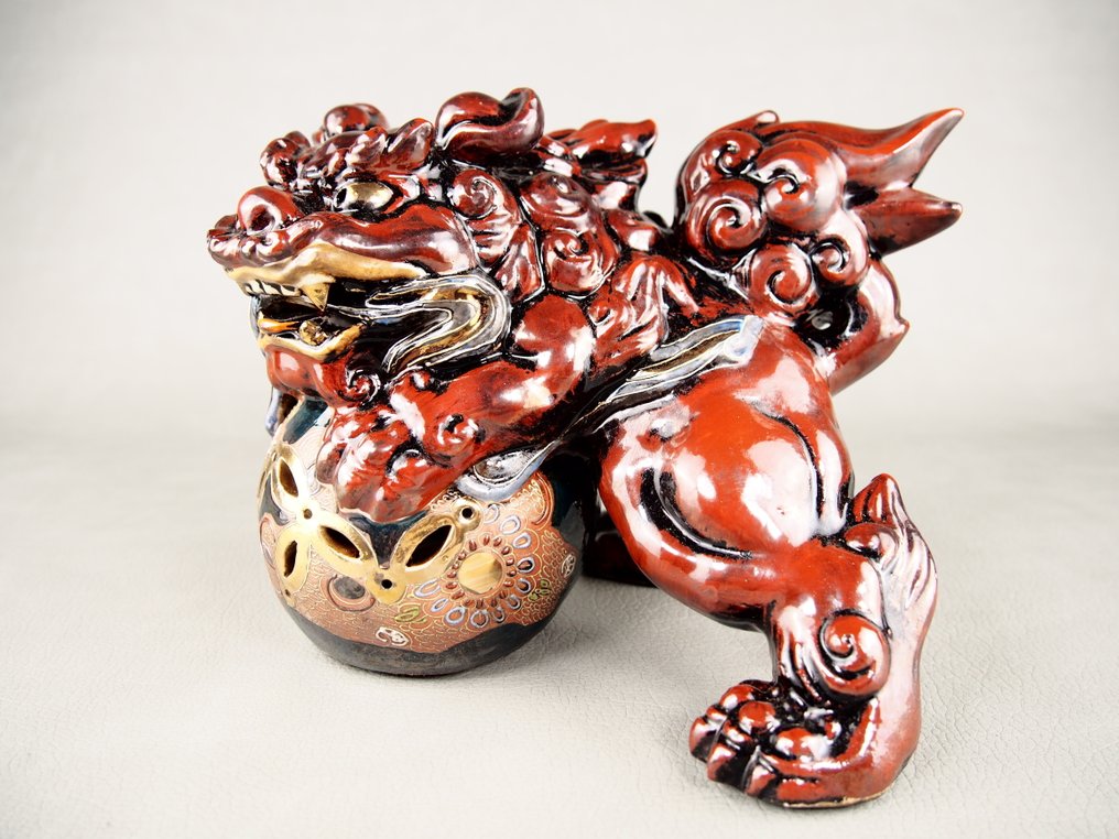 瓷器 - Kutani ware 九谷焼 - Akashishi 赫獅子 骑在球上的狮子 玉乗獅子 - 昭和年代(1926-1989)  (沒有保留價) #3.2