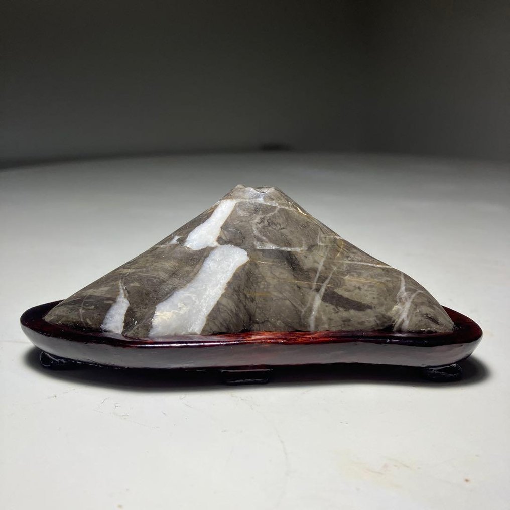日本水石——Yojuro 石——富士山形状——配木质底座 - 20世紀早期(一戰期) (沒有保留價) #3.2