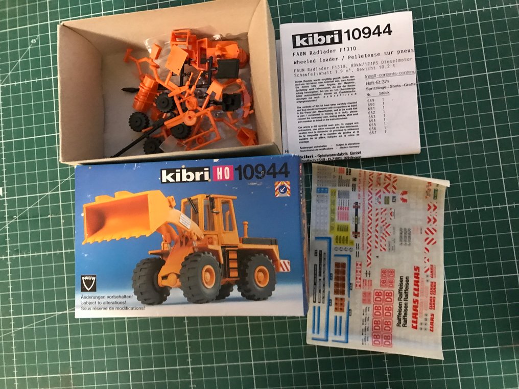 Kibri H0 - 9820, 10200, 10944 - Model train scenery (3) - Parts included; decal sheets and instructions included; boxes show slight signs of use. #2.1