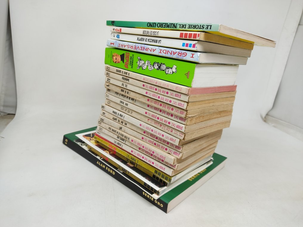 Lotto Alan ford 24x - 4x versioni n. 1 ristampe (2 con doppio poster) + I classici repubblica n. 13 + 12x Gruppo t.n.t + - 24 Fumetti - Flere udgaver #1.0