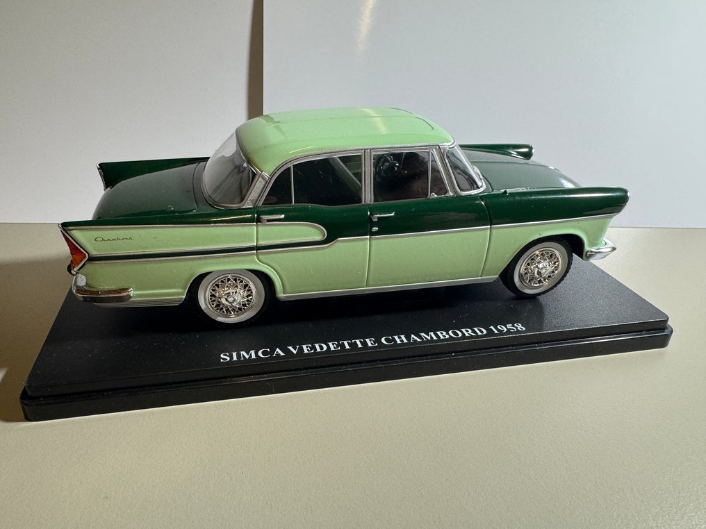 1:24 - Model car - SIMCA VEDETTE CHAMBORD 1958 #1.0