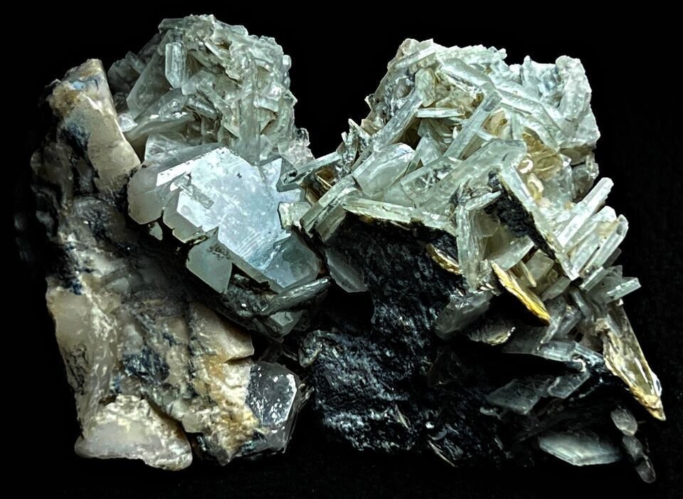 Terminated Aquamarine & Alkali Beryl Crystals on matrix - Height: 52 mm - Width: 54 mm- 260 g #2.1