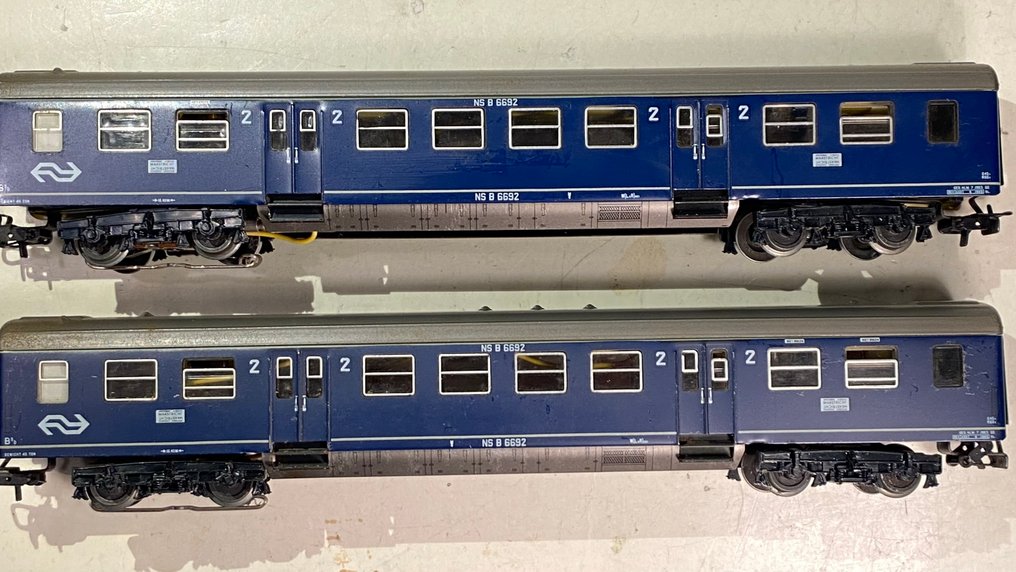 Märklin H0 - 4049 - Modeltog passagervogn (2) - 2 Plan E 2. klasses metaltogsvogne med belysning - NS #1.0