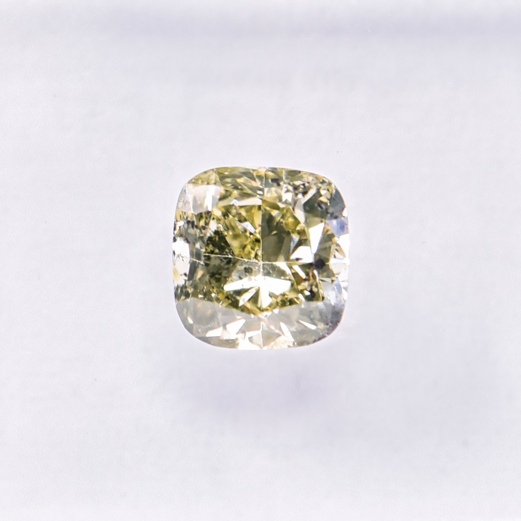 没有保留价 - 1 pcs 钻石 (天然色彩的) - 0.67 ct - 枕形 - Fancy 稍帶綠色的 黄色 - I1 内含一级 - 国际宝石研究院(IGI) - VG #4.3