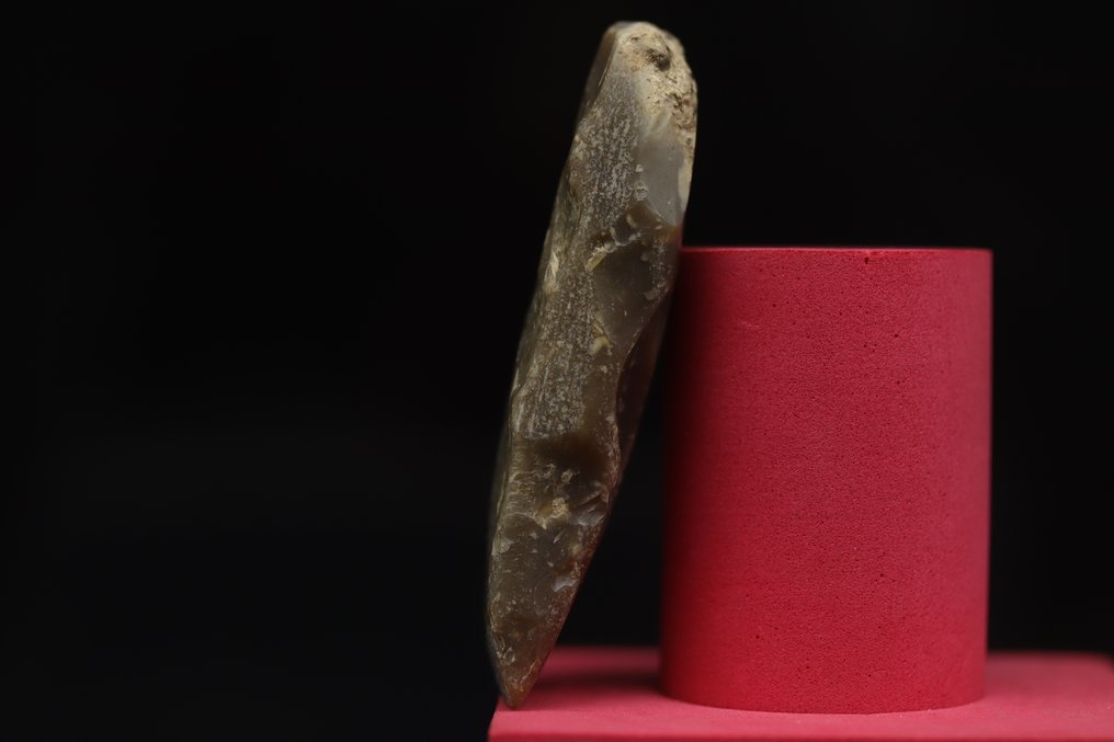 (4000 BC): Chalcolithic Sub-Triangular Flint Axe - Relic - 7.5 cm  (No Reserve Price) #3.2