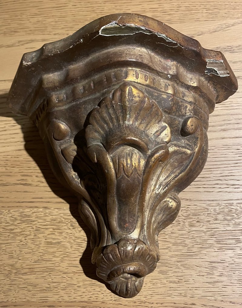 Sarokszekrény - Aranyozott fa - Kis régi polc. #1.0