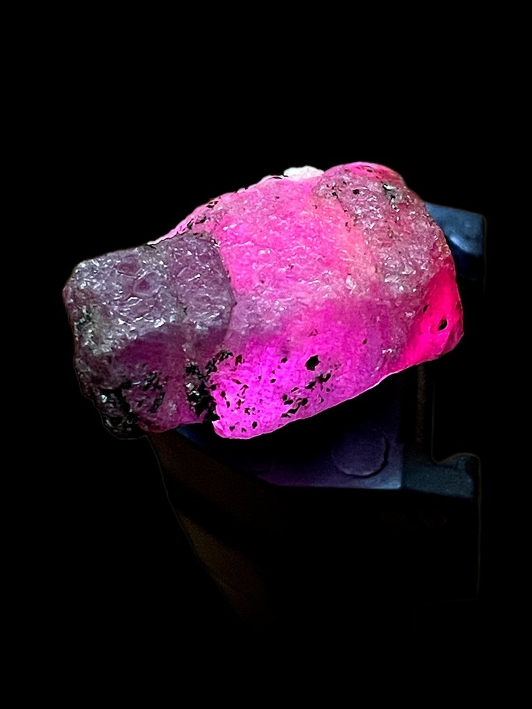 红宝石 惊艳的红宝石！卓越的颜色。116克拉，缅甸百分之百天然六角形红宝石。 - 高度: 30 mm - 宽度: 20 mm- 23.2 g #1.0