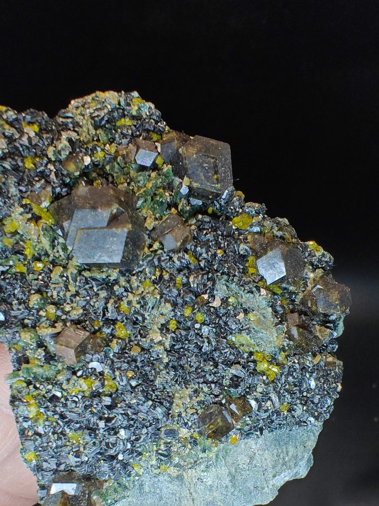 Andradite Epidote Crystals on matrix - Height: 8 cm - Width: 7 cm- 180 g #1.0