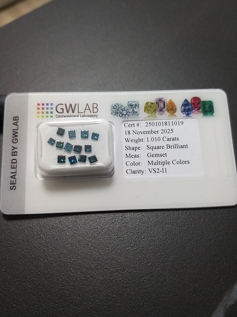 No reserve price - 13 pcs Diamond  (Colour-treated)  - 1.01 ct - Square Blue, Green - I1, VS2 - Gemewizard Gemological Laboratory (GWLab) #1.0