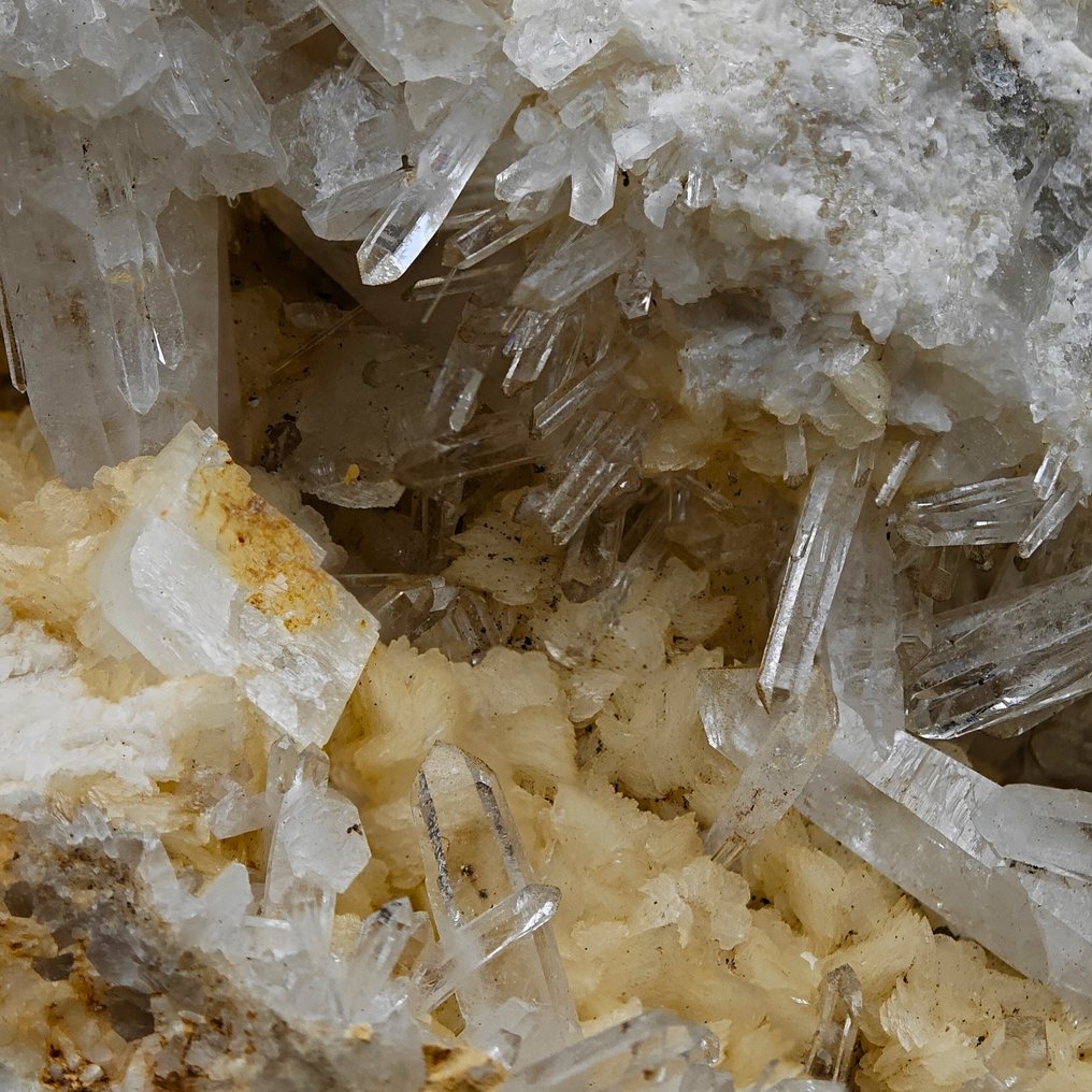 Elegant GEODE, QUARTZ with DOLOMITES, Alpino, Traversella Geode - Height: 98 mm - Width: 98 mm- 753 g #2.1