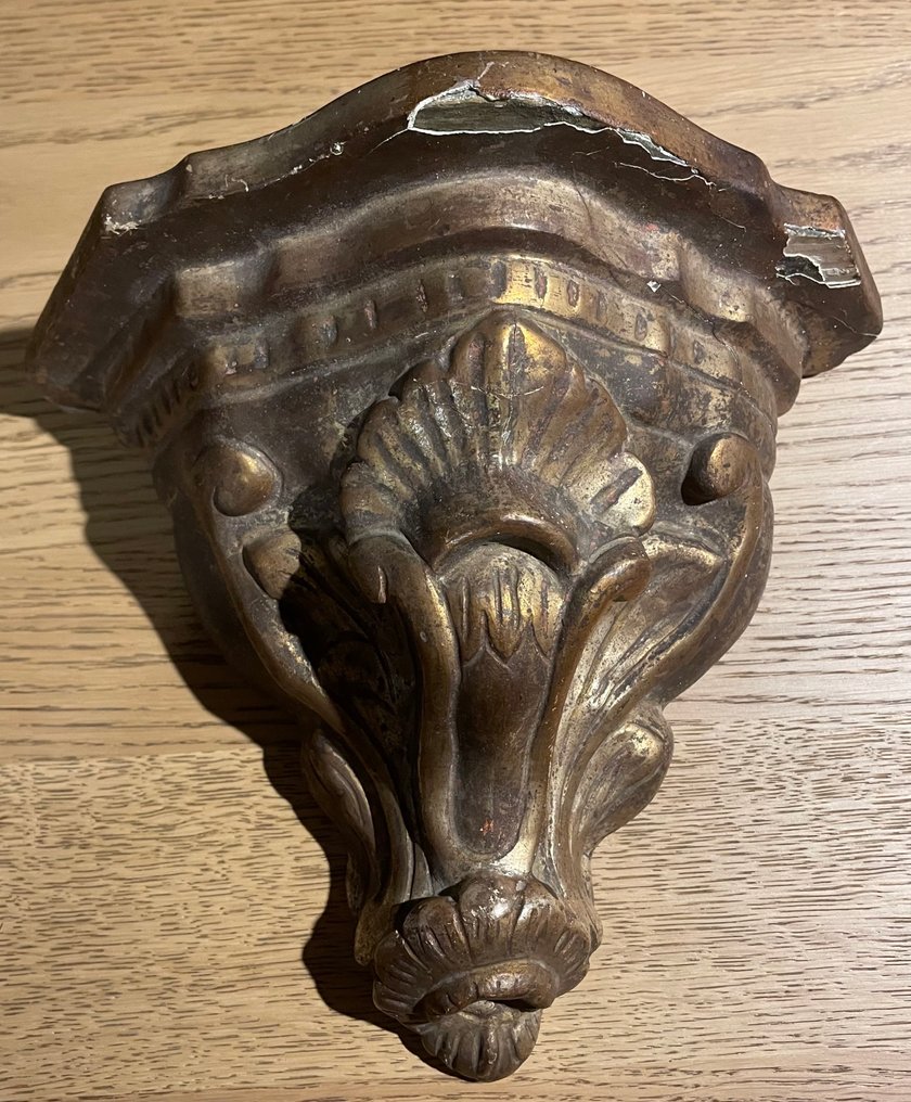 Sarokszekrény - Aranyozott fa - Kis régi polc. #1.0