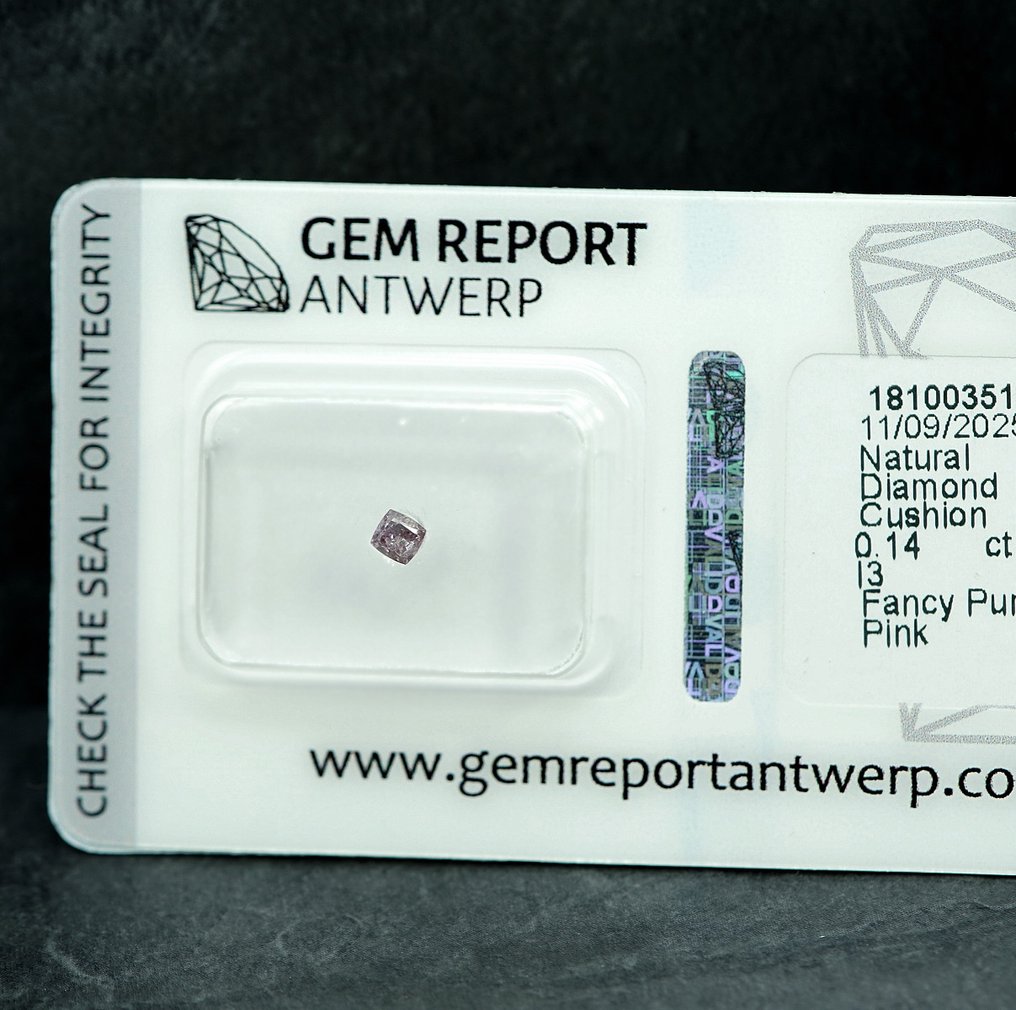 1 pcs Diamond  (Natural coloured)  - 0.14 ct - Cushion - Fancy Purplish Pink - I3 - Gem Report Antwerp (GRA) #4.3