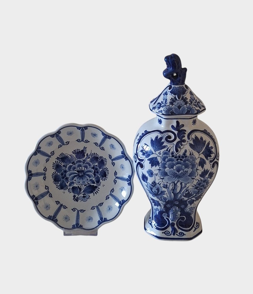 De Porceleyne Fles, Delft - Lidded vase (2)  - Earthenware #1.0