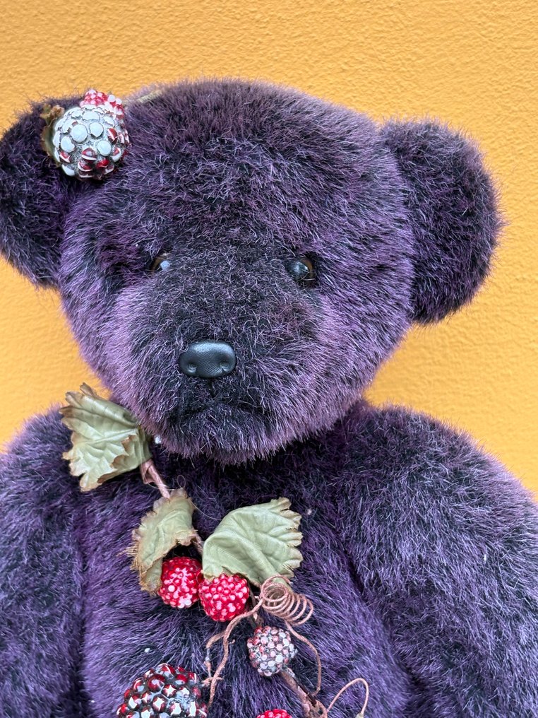 Engelse Teddybeer in aubergine kleur met bosvruchten - Teddy bear - 1990-2000 - U.K. #2.1