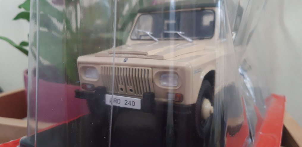 1:24 - Modelbil  (2) - FIAT   125 p,    und    ARO 240 #4.3
