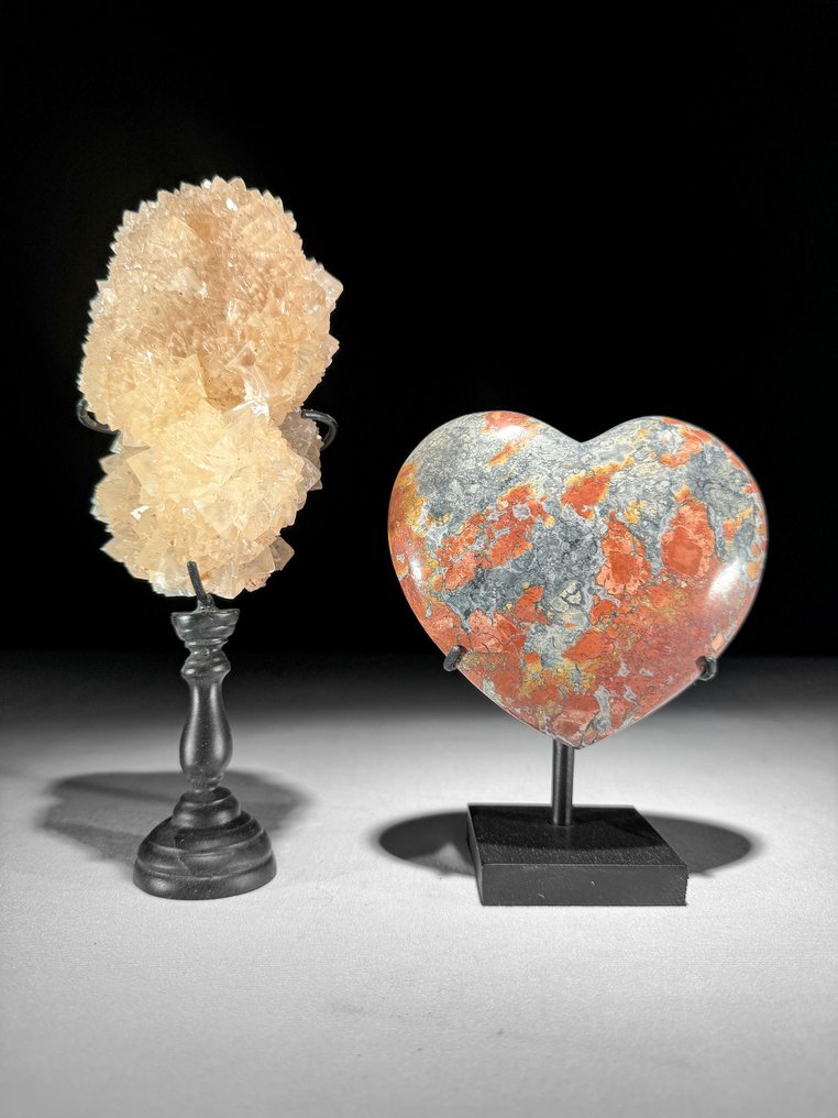 无底价 - 令人惊叹的Maligano Jasper与Cube Calcite一对 心形和簇状物放在支架上- 2200 g - (2) #1.0