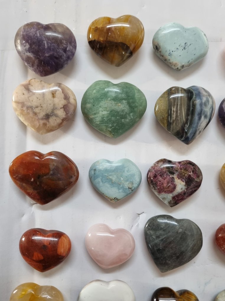 Μεγάλη συλλογή με καρδιές, διάφορα ορυκτά 4 - 3 εκ. Καρδιά- 702 g - (40) #1.0