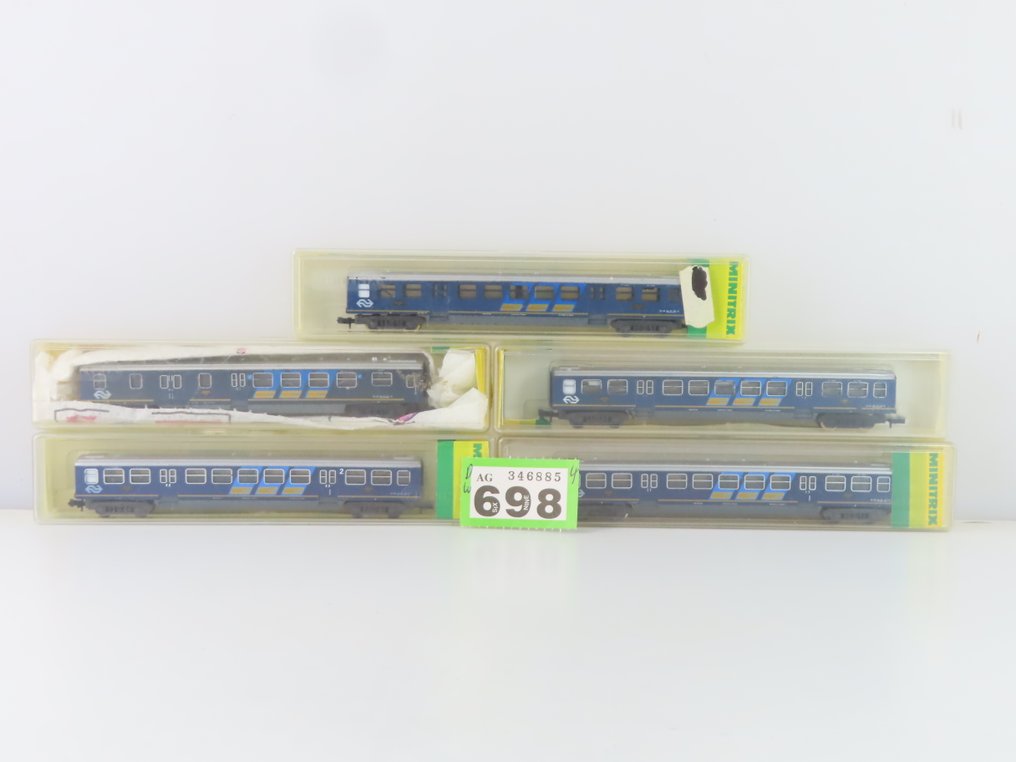 Minitrix N - o.a. 13120/3018/13121 - Model train passenger carriage (5) - 5x 4-axle express train carriages "Plan E" second class, including restaurant carriage. - NS #2.1