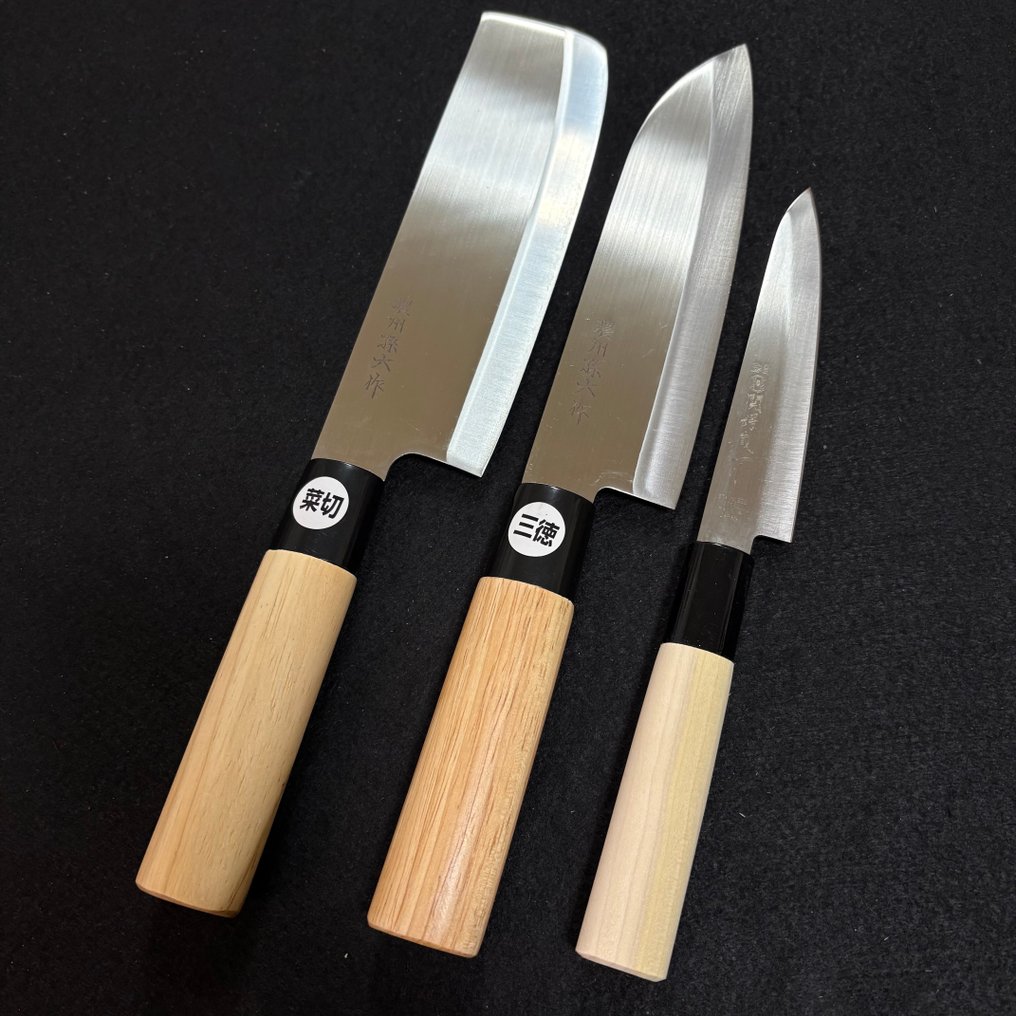 Noshu Magoroku 濃州孫六 & Seki Tsubazo 関鍔蔵 - Μαχαίρι κουζίνας - Νακούρι, Σαντόκου και μαχαίρι κοπής -  Κατασκευασμένο με την τέχνη της κατασκευής ιαπωνικών σπαθιών. - Ξύλο - Ιαπωνία #1.0