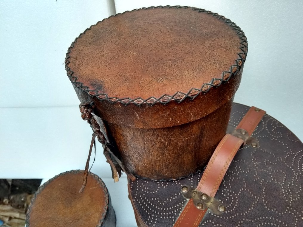 Unsigned - Hatt (3) - Läder, Trä, Textil #3.2