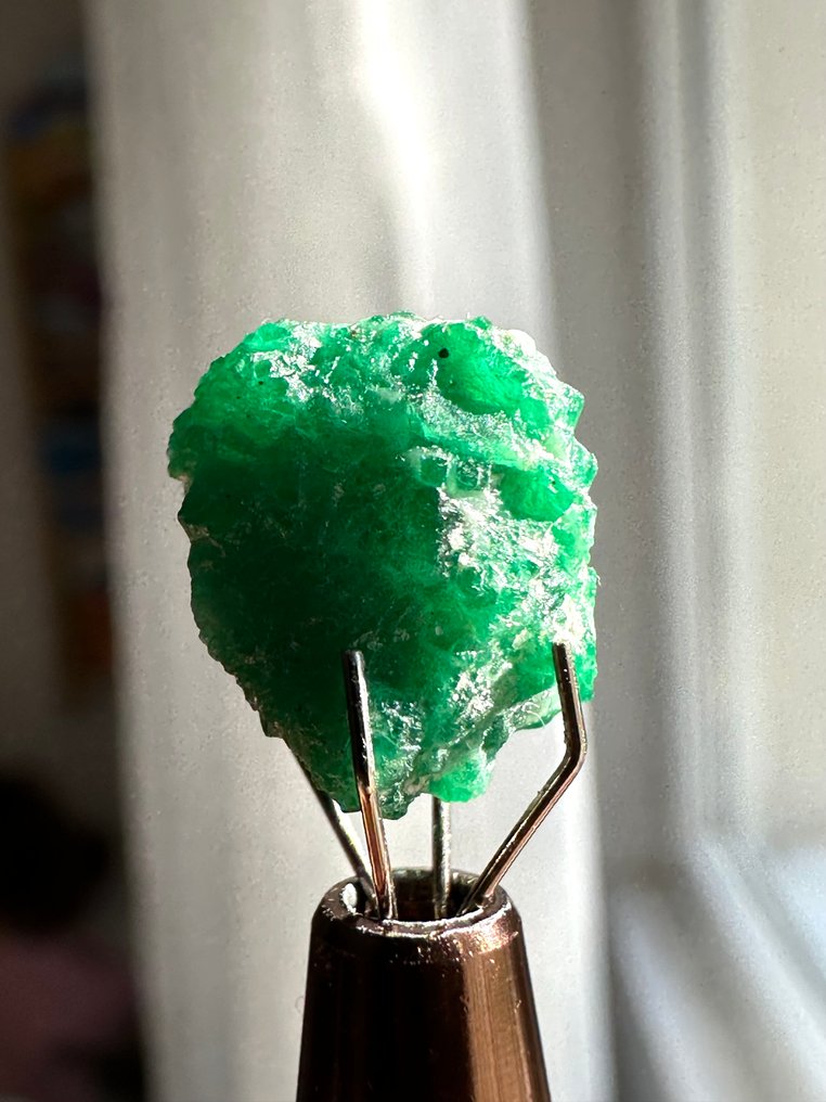 Emerald Rough. 6,60 Cts. Top Green Huge Emerald Crystal. %100 Special Piece! - Height: 12 mm - Width: 10 mm- 1.32 g #2.1